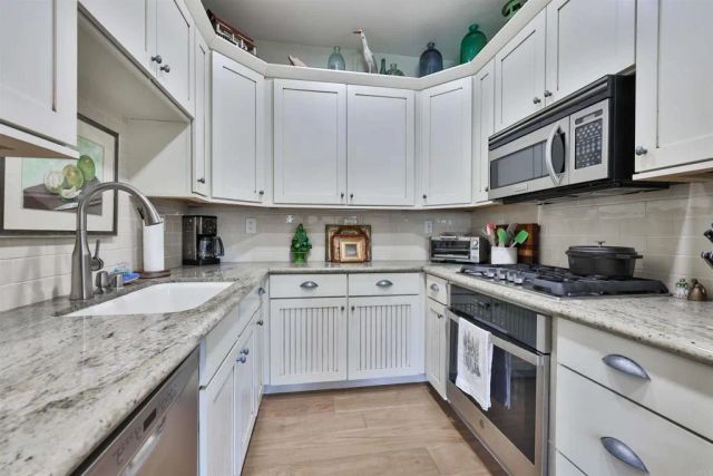 810 D Avenue, Coronado, CA 92118