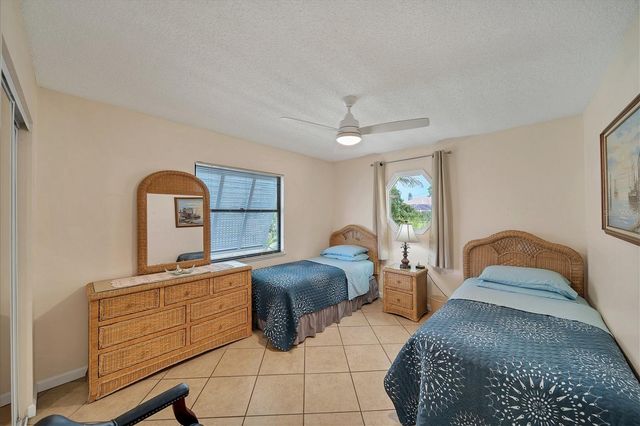 1415 FALCON ROAD, Venice, FL 34293