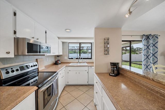 1415 FALCON ROAD, Venice, FL 34293
