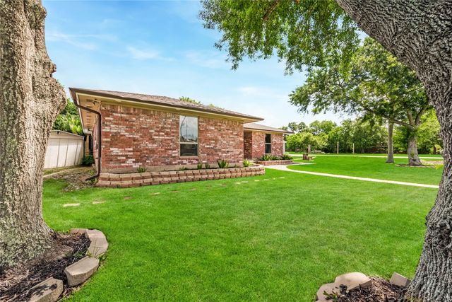 519 Fairfield Street, Shoreacres, TX 77571