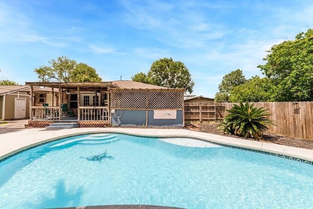 519 Fairfield Street, Shoreacres, TX 77571