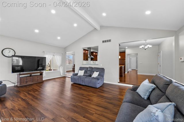 4451 Carriage Hill Court, Oakland Charter Township, MI 48306
