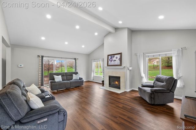 4451 Carriage Hill Court, Oakland Charter Township, MI 48306