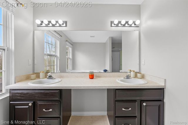4451 Carriage Hill Court, Oakland Charter Township, MI 48306