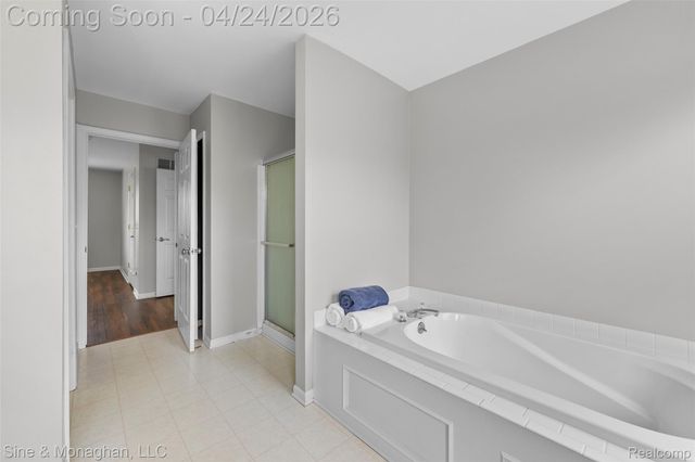 4451 Carriage Hill Court, Oakland Charter Township, MI 48306