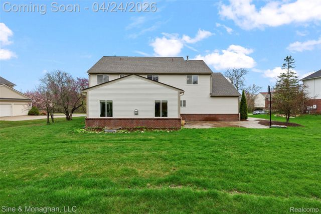 4451 Carriage Hill Court, Oakland Charter Township, MI 48306