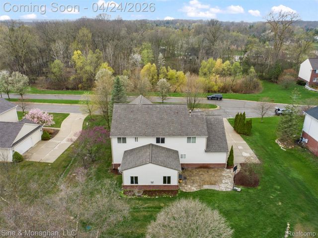 4451 Carriage Hill Court, Oakland Charter Township, MI 48306