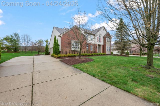4451 Carriage Hill Court, Oakland Charter Township, MI 48306