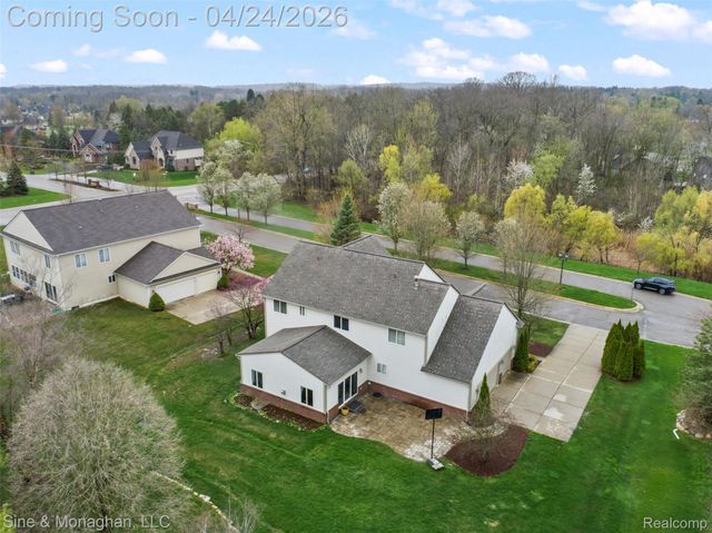 4451 Carriage Hill Court, Oakland Charter Township, MI 48306