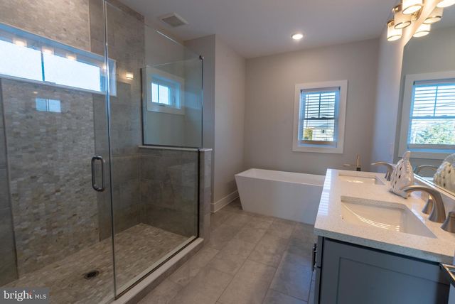 432 MORRIS BLVD, Manahawkin, NJ 08050