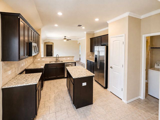 516 Cheyenne Drive, Aubrey, TX 76227