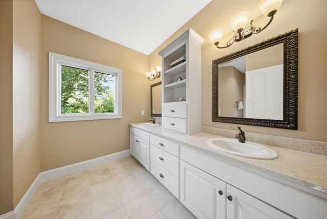 905 Highlander Trail, Hudson, WI 54016