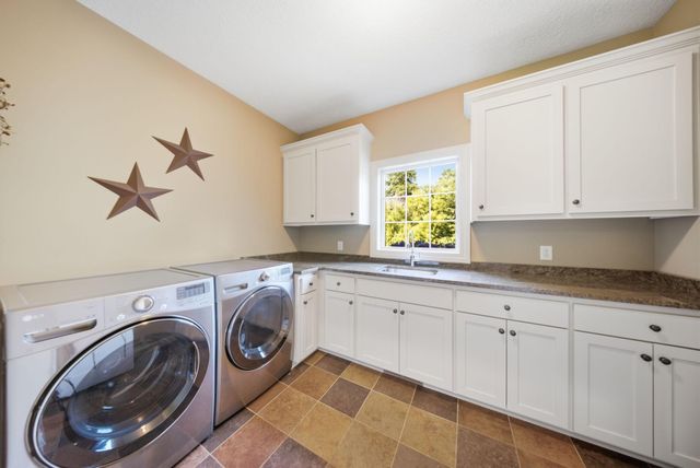 905 Highlander Trail, Hudson, WI 54016