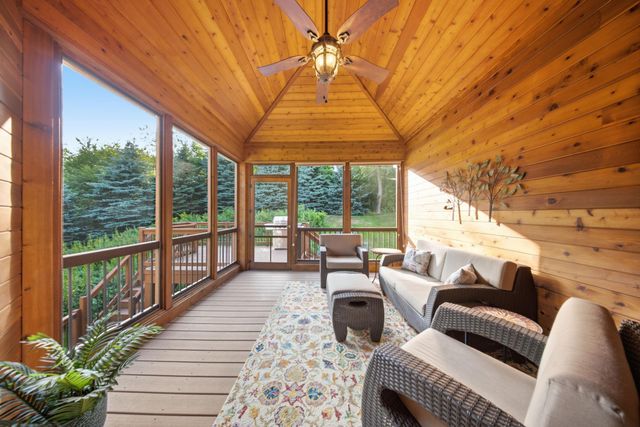 905 Highlander Trail, Hudson, WI 54016