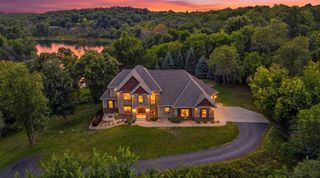 905 Highlander Trail, Hudson, WI 54016