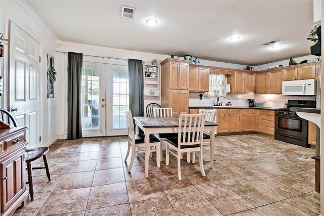 331 W Willow Avenue, Farmington, AR 72730