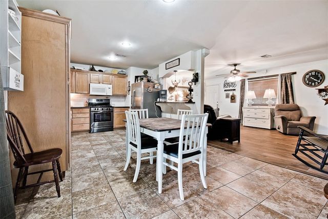 331 W Willow Avenue, Farmington, AR 72730