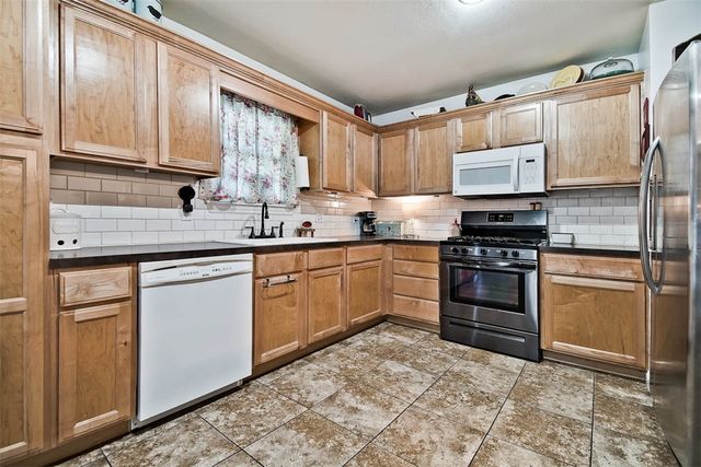 331 W Willow Avenue, Farmington, AR 72730