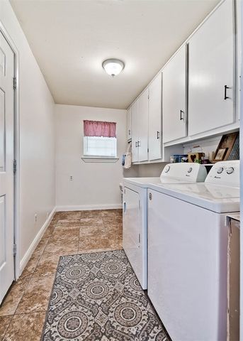 331 W Willow Avenue, Farmington, AR 72730