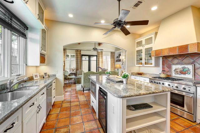 16 Lana Lane B, Houston, TX 77027