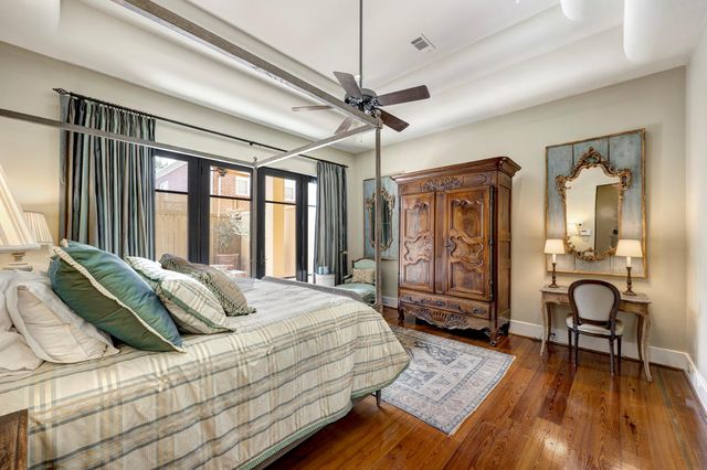 16 Lana Lane B, Houston, TX 77027