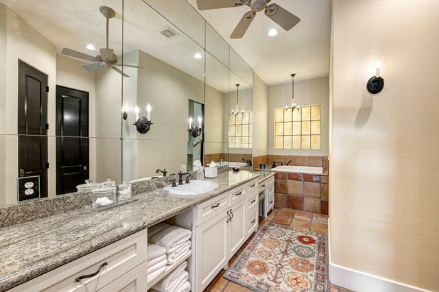 16 Lana Lane B, Houston, TX 77027