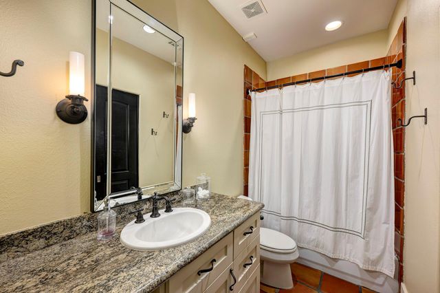 16 Lana Lane B, Houston, TX 77027