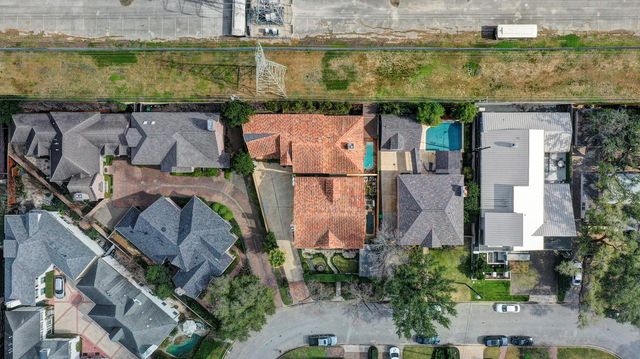 16 Lana Lane B, Houston, TX 77027