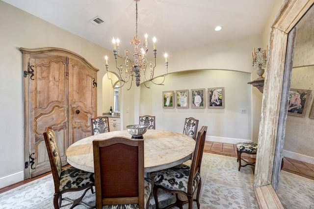 16 Lana Lane B, Houston, TX 77027