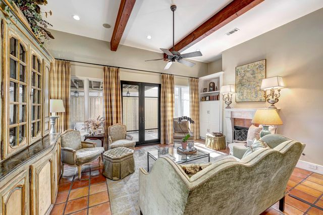 16 Lana Lane B, Houston, TX 77027