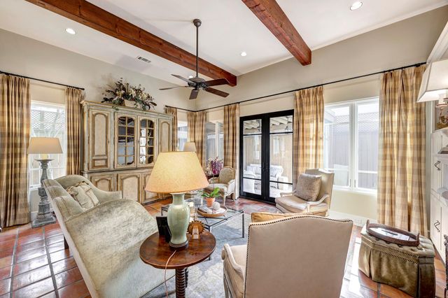 16 Lana Lane B, Houston, TX 77027