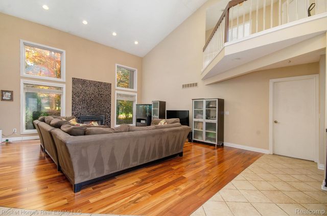 28909 Hidden Trail, Farmington Hills, MI 48331