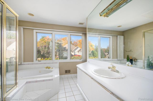 28909 Hidden Trail, Farmington Hills, MI 48331