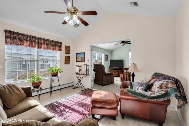 39 Strawberry Lane, Lakewood, NJ 08701