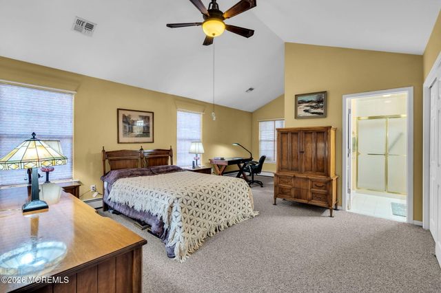 39 Strawberry Lane, Lakewood, NJ 08701