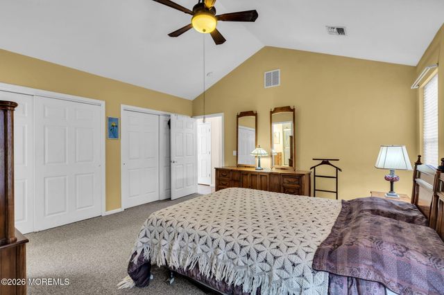 39 Strawberry Lane, Lakewood, NJ 08701