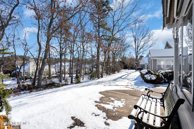 39 Strawberry Lane, Lakewood, NJ 08701