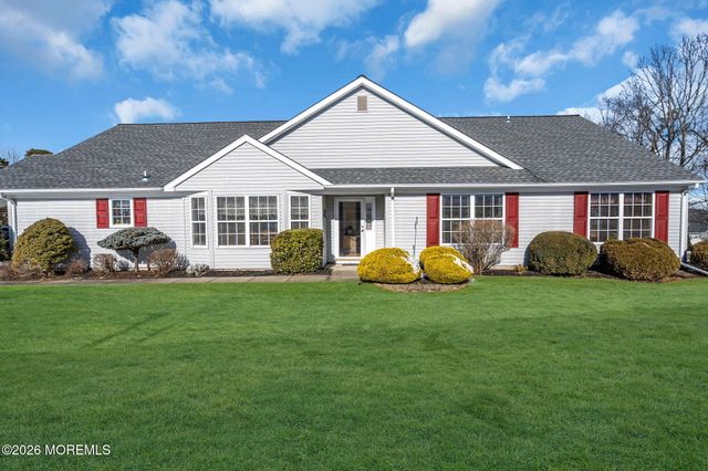 39 Strawberry Lane, Lakewood, NJ 08701