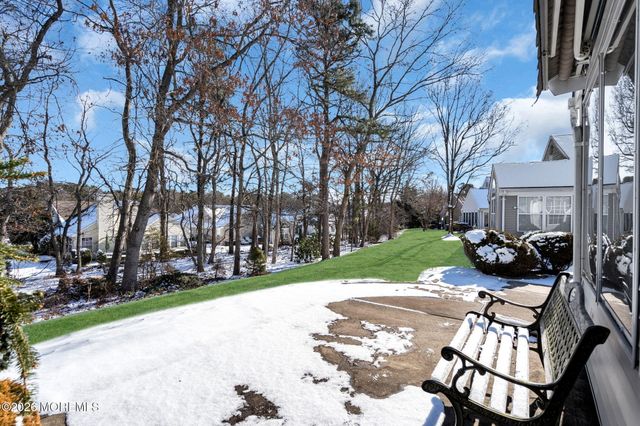 39 Strawberry Lane, Lakewood, NJ 08701