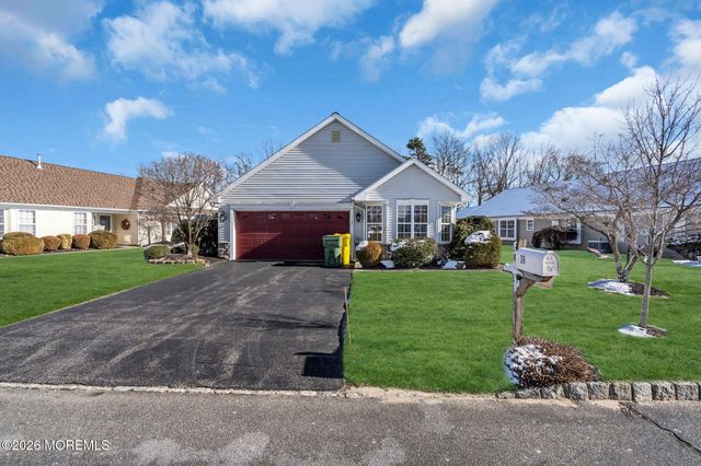 39 Strawberry Lane, Lakewood, NJ 08701