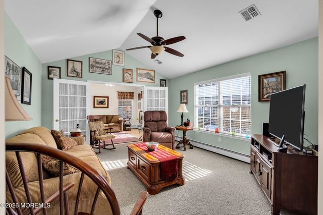 39 Strawberry Lane, Lakewood, NJ 08701