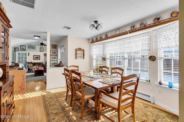 39 Strawberry Lane, Lakewood, NJ 08701