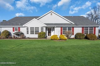 39 Strawberry Lane, Lakewood, NJ 08701