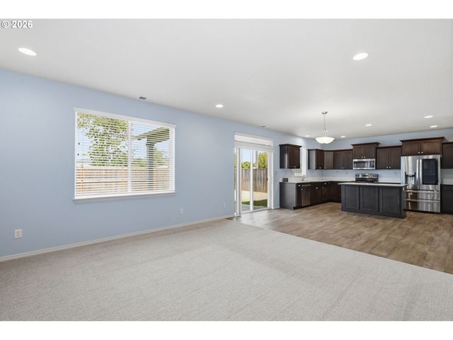 5290 SQUIRREL St, Springfield, OR 97478