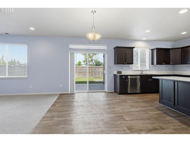 5290 SQUIRREL St, Springfield, OR 97478