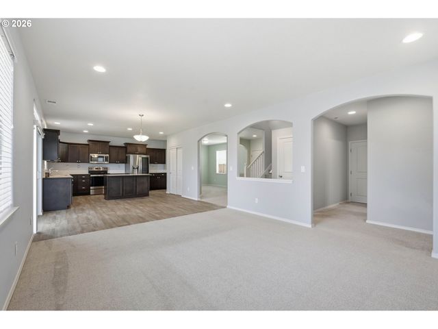 5290 SQUIRREL St, Springfield, OR 97478