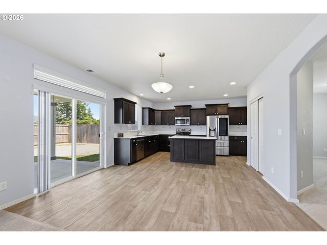 5290 SQUIRREL St, Springfield, OR 97478