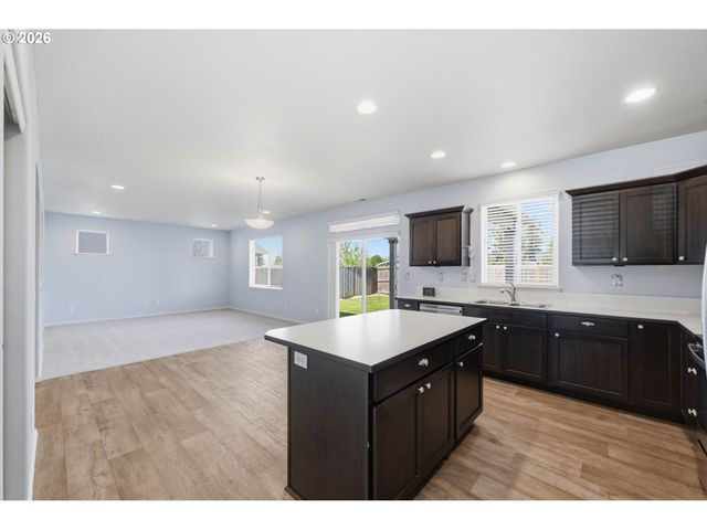 5290 SQUIRREL St, Springfield, OR 97478