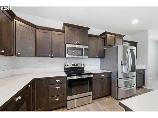 5290 SQUIRREL St, Springfield, OR 97478