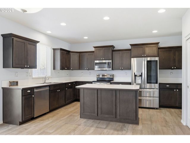 5290 SQUIRREL St, Springfield, OR 97478